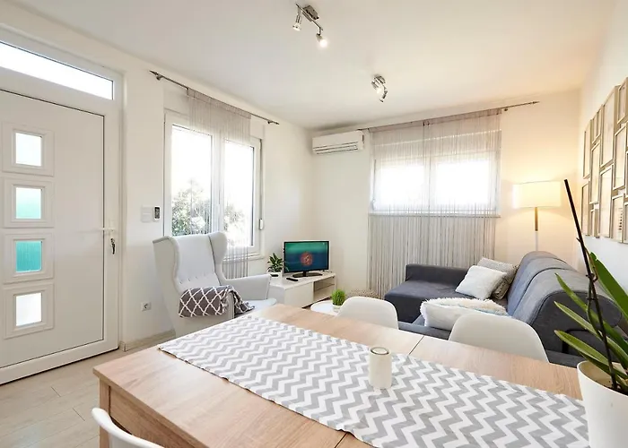 Sara I Klara Apartament Trogir