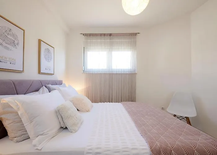 Sara I Klara Apartament Trogir